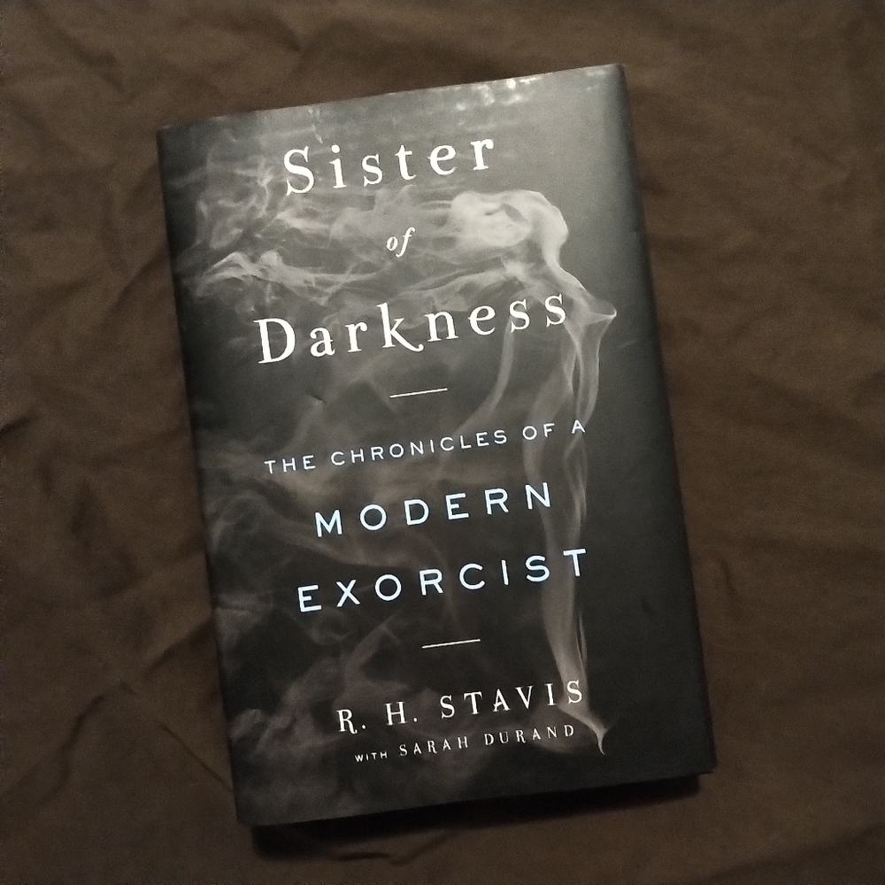 Sister of Darkness: The Chronicles of a Modern Exorcist R.H. Stavis non-fiction